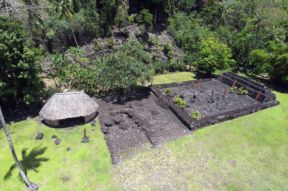 Vue aérienne du marae Arahurahu à Paea, Tahiti